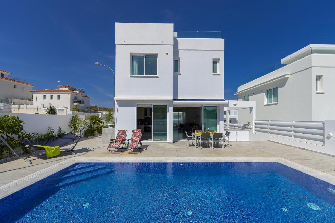 Villaer Protaras Araella *