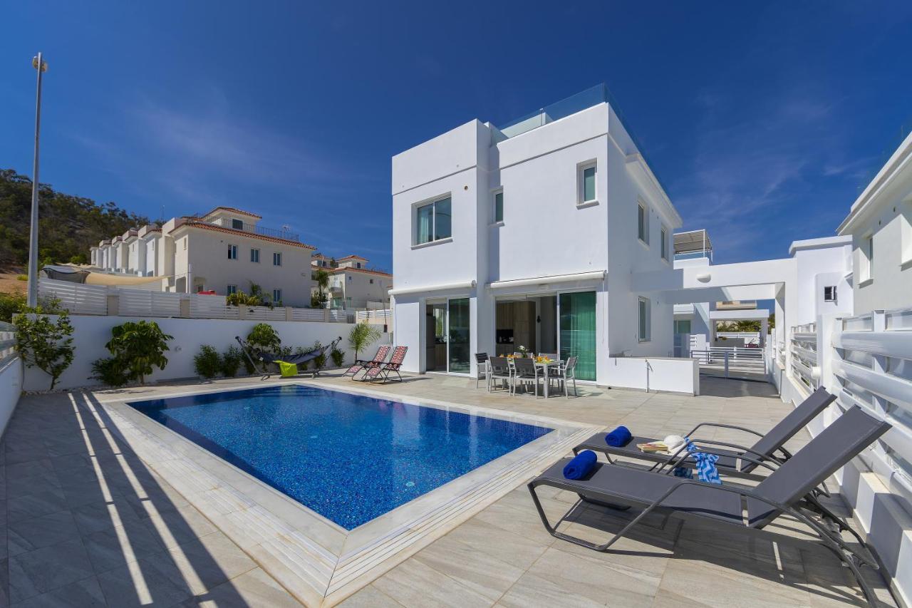 Protaras Araella Villaer *